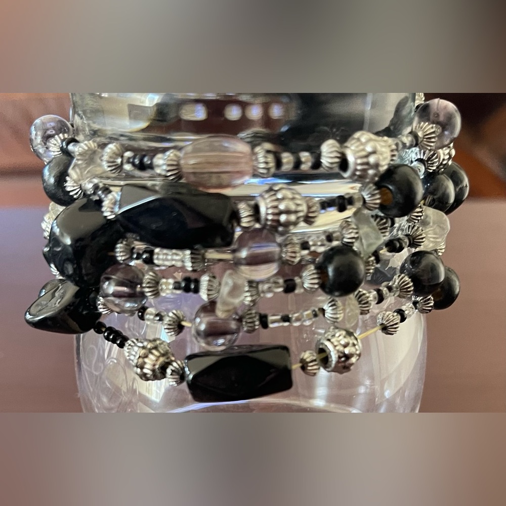 Set of stackable bracelets